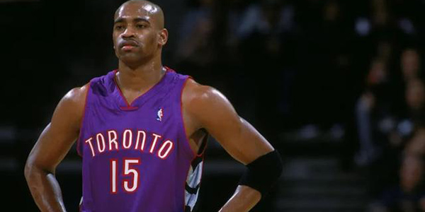 他在中场的 他在中场的